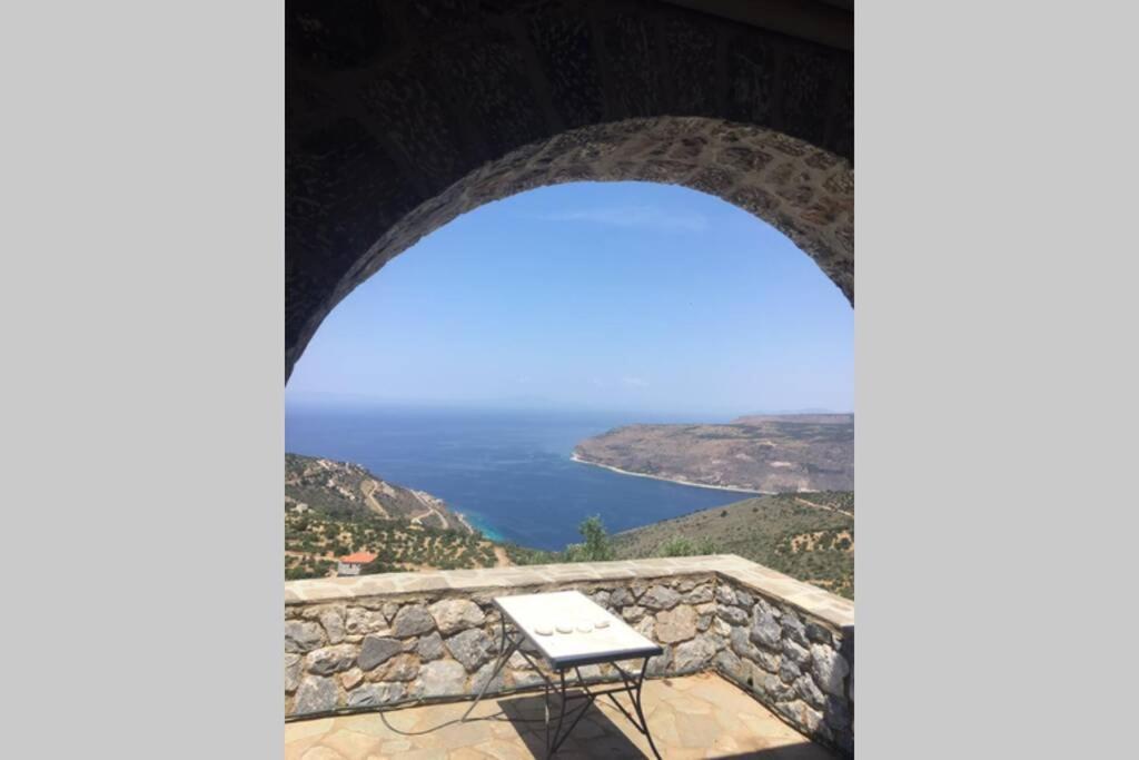 Πύργος Παραδοσιακός Με Μαγευτική Θέα - Villa Traditional Tower With Amazing Sea View アレオポリ エクステリア 写真