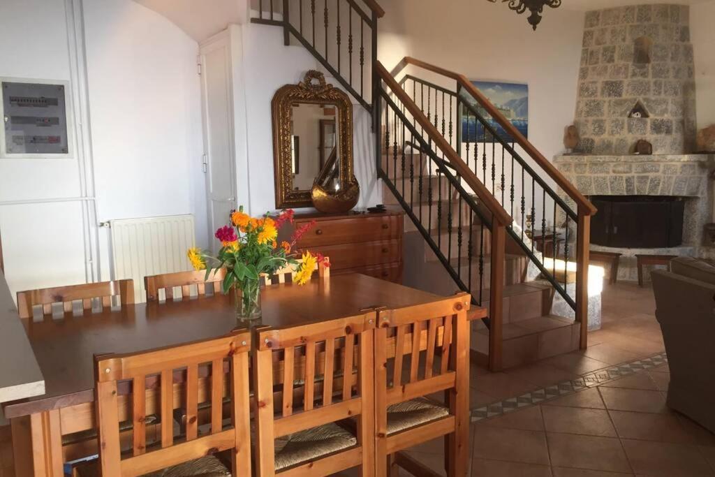 Πύργος Παραδοσιακός Με Μαγευτική Θέα - Villa Traditional Tower With Amazing Sea View アレオポリ エクステリア 写真