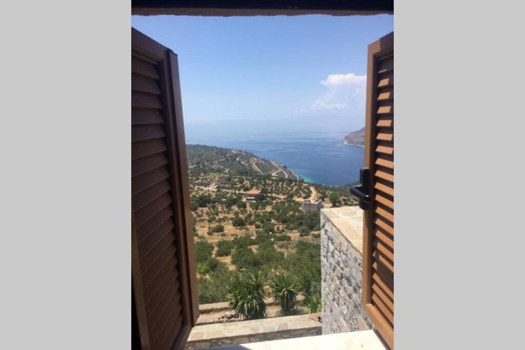 Πύργος Παραδοσιακός Με Μαγευτική Θέα - Villa Traditional Tower With Amazing Sea View アレオポリ エクステリア 写真