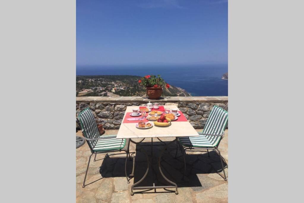 Πύργος Παραδοσιακός Με Μαγευτική Θέα - Villa Traditional Tower With Amazing Sea View アレオポリ エクステリア 写真