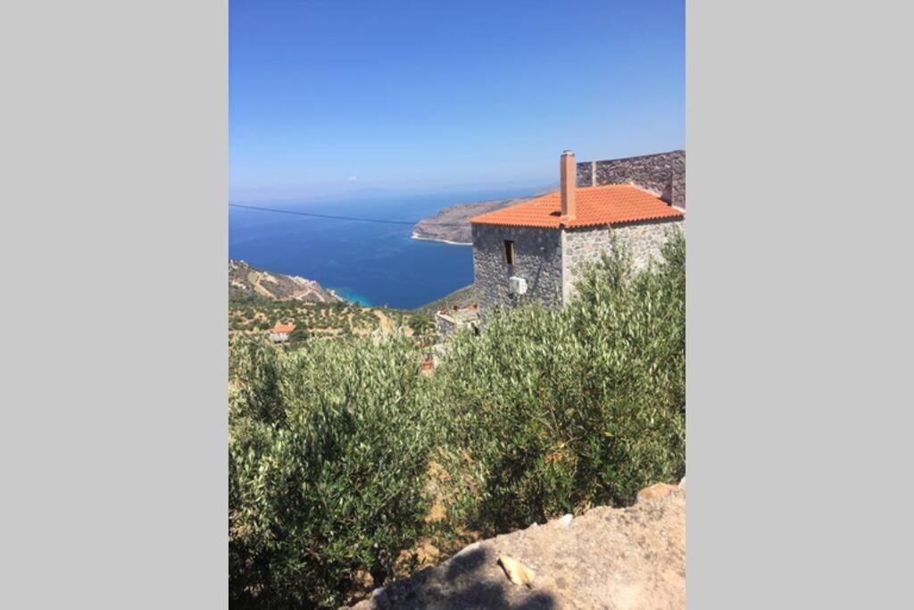 Πύργος Παραδοσιακός Με Μαγευτική Θέα - Villa Traditional Tower With Amazing Sea View アレオポリ エクステリア 写真