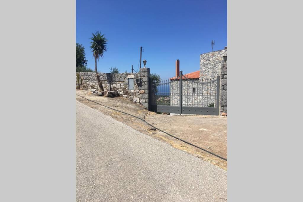 Πύργος Παραδοσιακός Με Μαγευτική Θέα - Villa Traditional Tower With Amazing Sea View アレオポリ エクステリア 写真