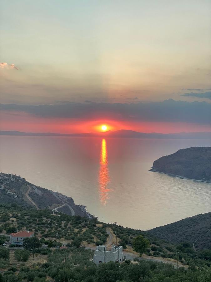 Πύργος Παραδοσιακός Με Μαγευτική Θέα - Villa Traditional Tower With Amazing Sea View アレオポリ エクステリア 写真